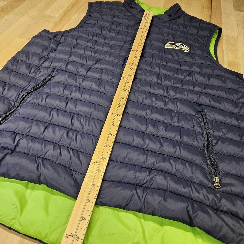 Men's or Women's Seattle Seahawks Puffy Vest Jacket Sz Large Lightly padded - Picture 2 of 7